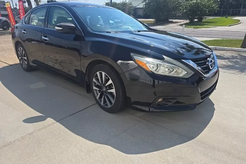 2016 Nissan Altima 2.5 SV photo 1