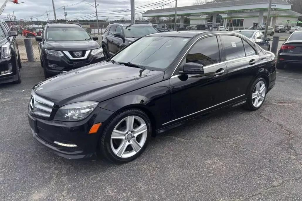 2011 Mercedes Benz C 300 4MATIC Luxury Sedan photo 1