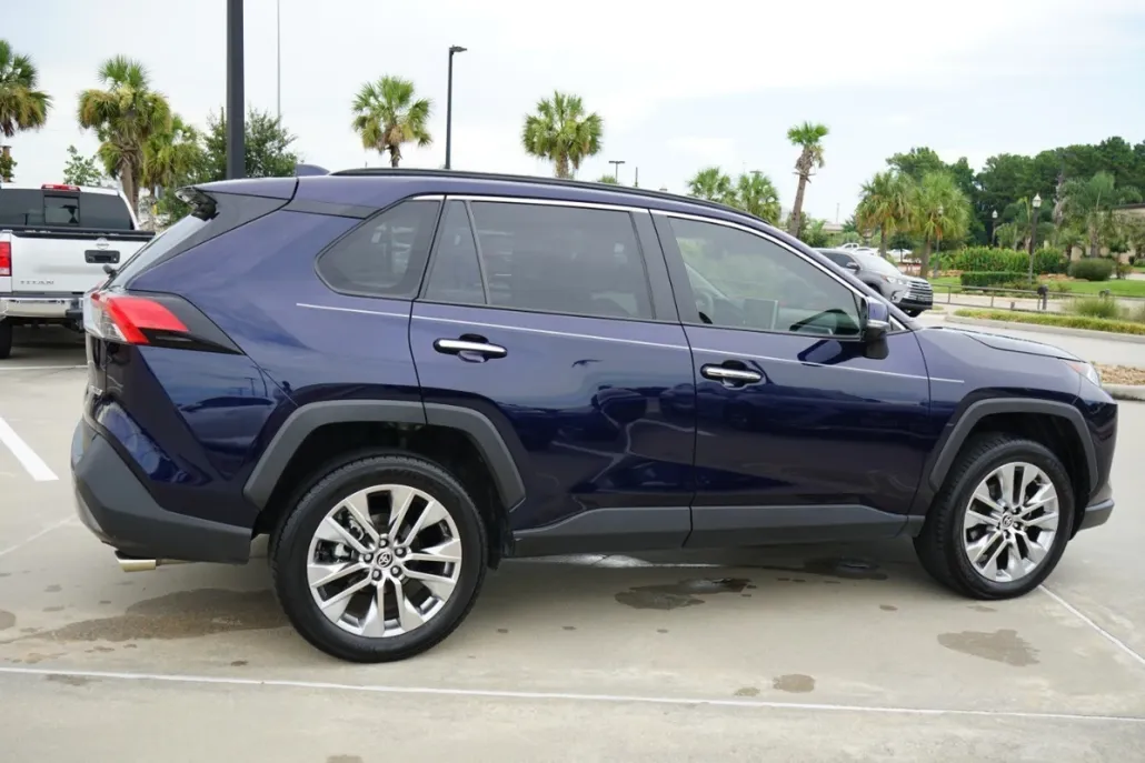 2021 Toyota RAV4 Limited photo 1
