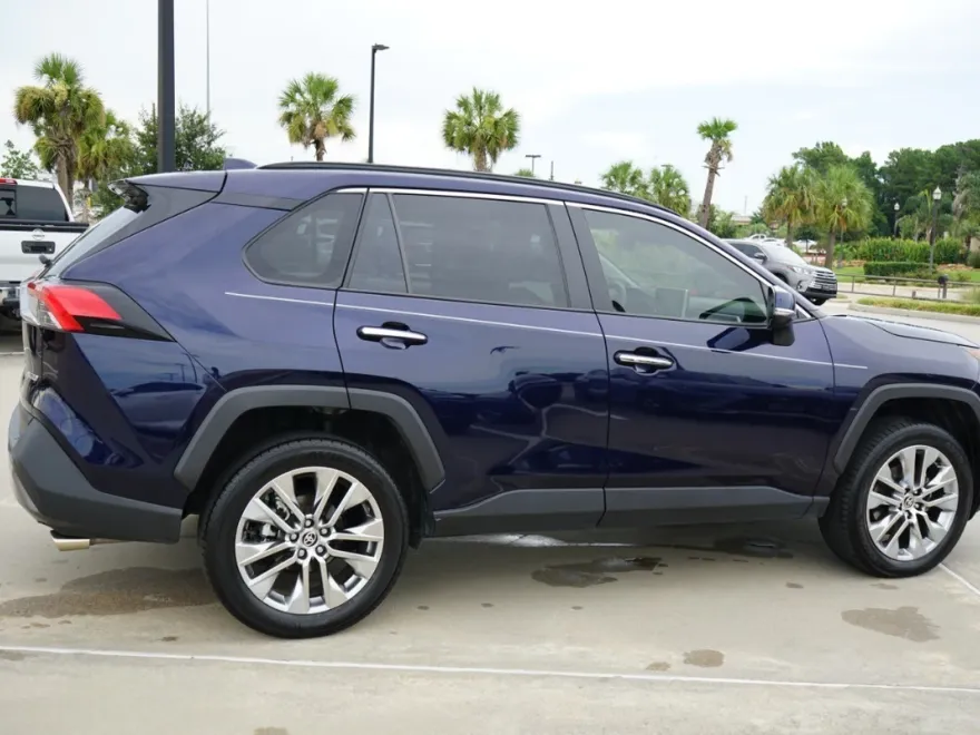 2021 Toyota RAV4 Limited photo 1