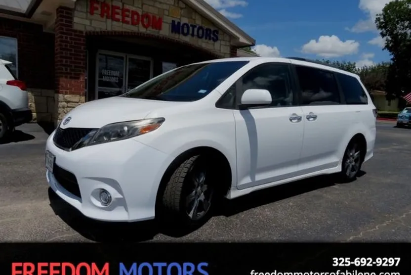 2017 Toyota Sienna SE Premium photo 1