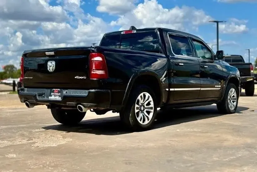 2022 Ram 1500 Limited photo 1