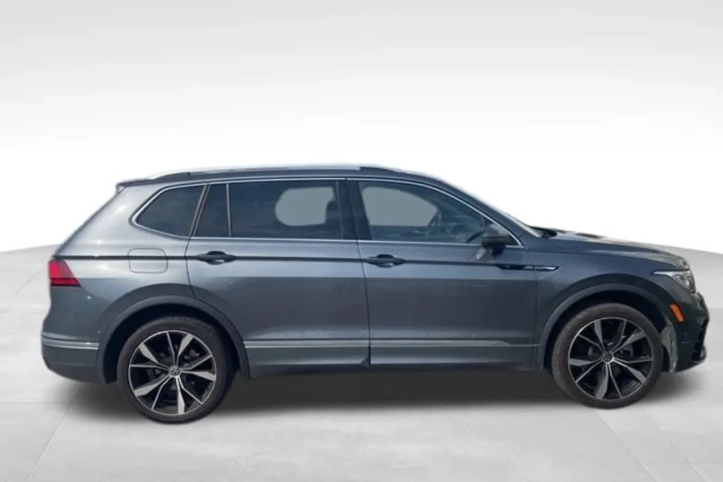 2022 Volkswagen Tiguan SEL Premium R-Line photo 1