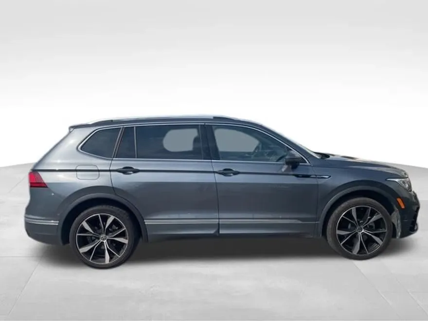 2022 Volkswagen Tiguan SEL Premium R-Line photo 1