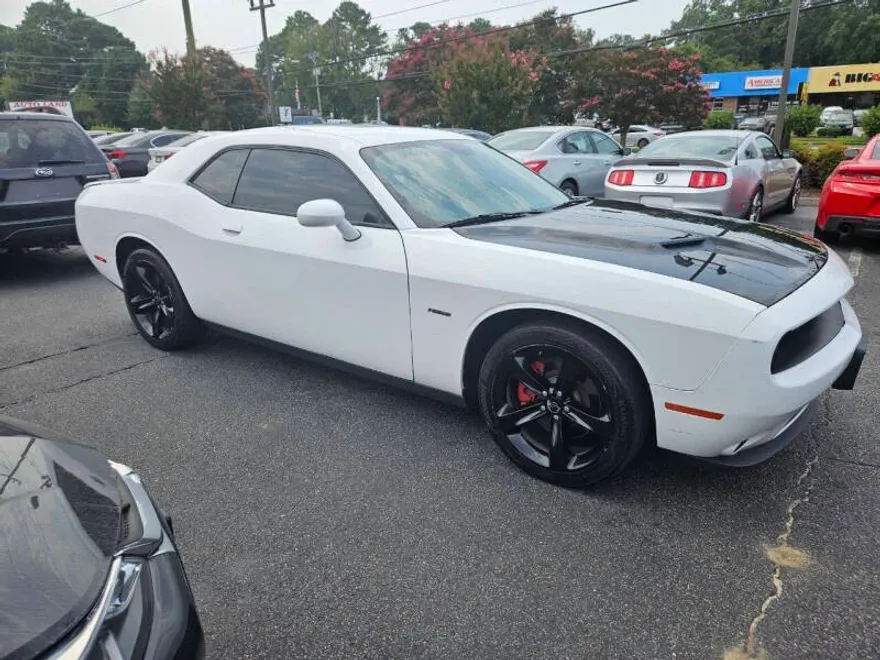 2017 Dodge Challenger R/T Plus photo 1