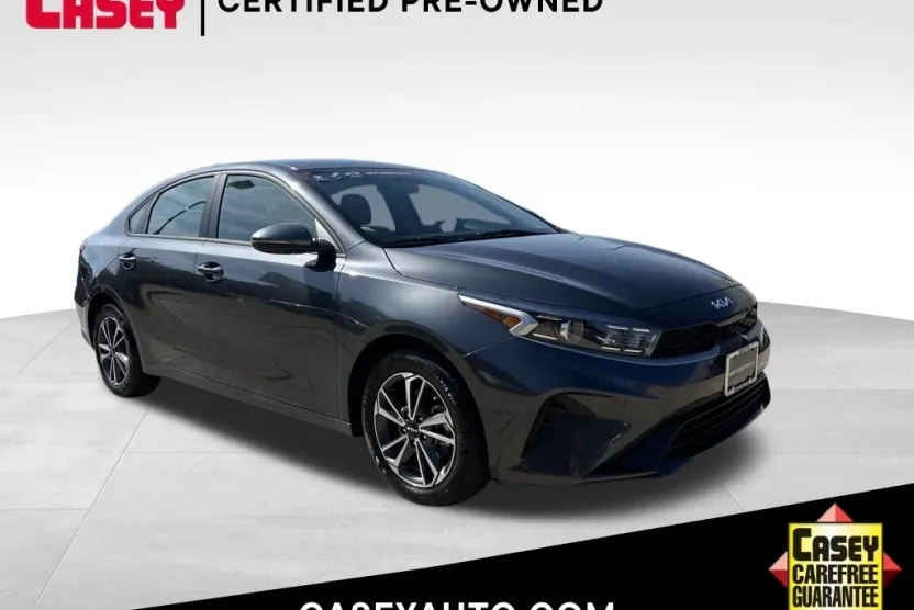 2023 Kia Forte LXS photo 1
