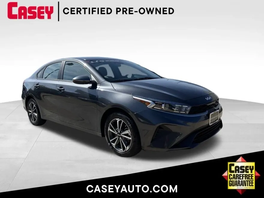 2023 Kia Forte LXS photo 1