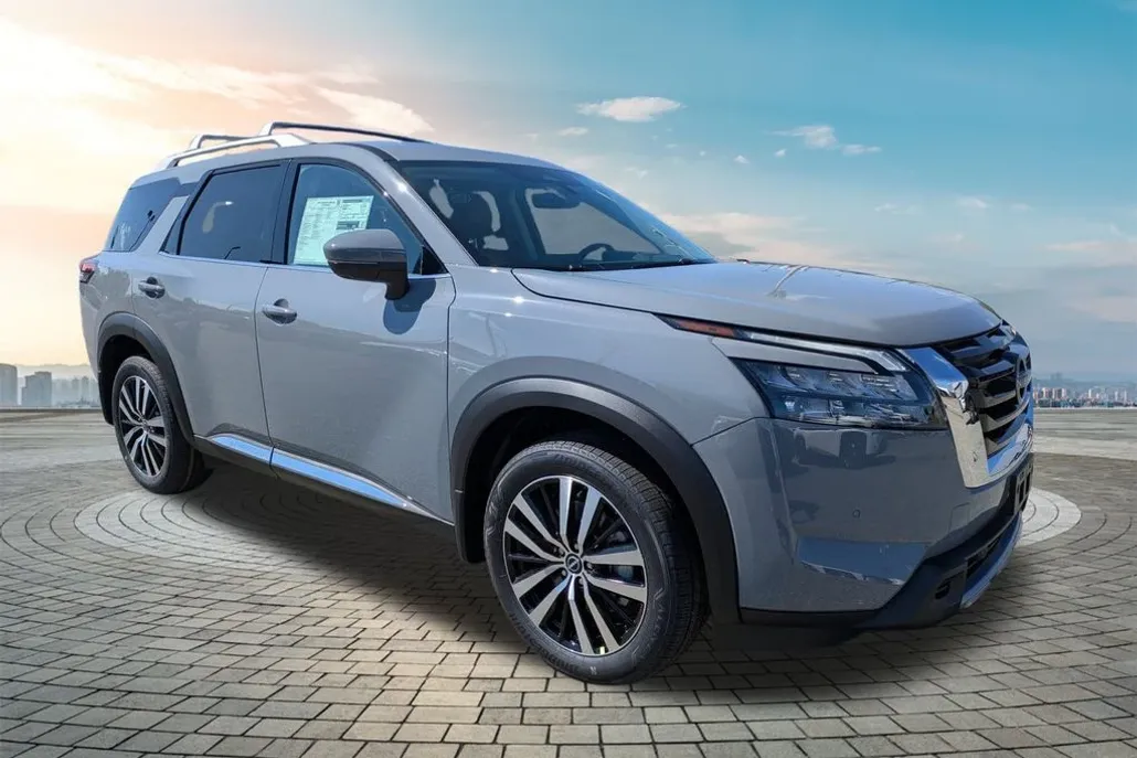 2025 Nissan Pathfinder Platinum photo 1