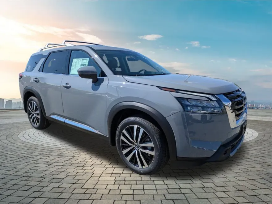 2025 Nissan Pathfinder Platinum photo 1