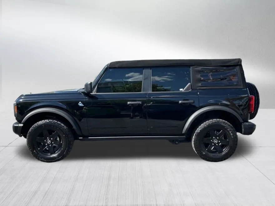 2024 Ford Bronco Black Diamond photo 1