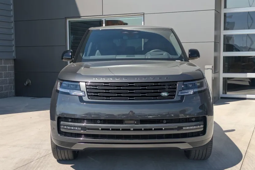 2025 Land Rover Range Rover SE photo 1