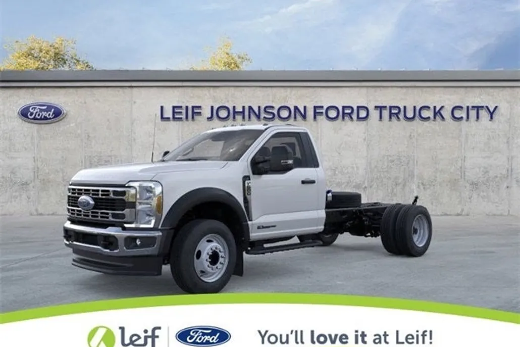 2025 Ford F-600 photo 1
