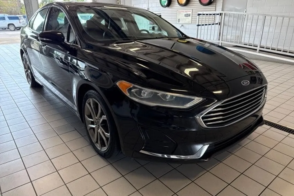 2019 Ford Fusion SEL photo 1