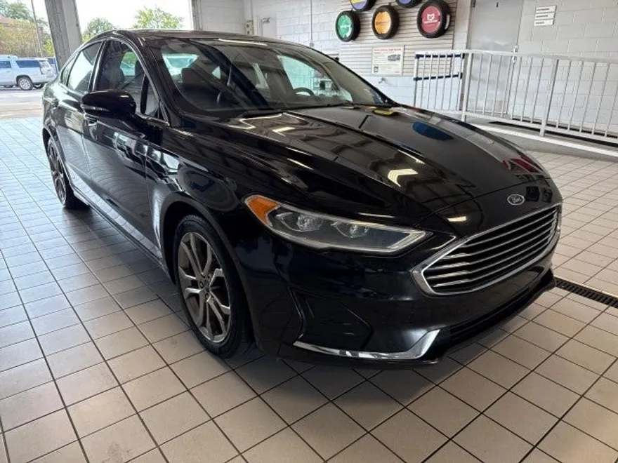 2019 Ford Fusion SEL photo 1