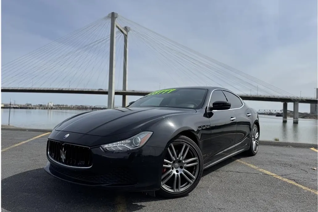 2017 Maserati Ghibli photo 1