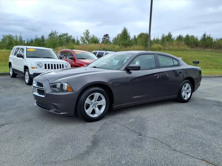 2014 Dodge Charger SE photo 1
