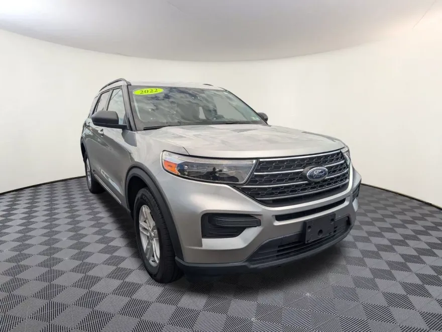 2022 Ford Explorer XLT photo 1