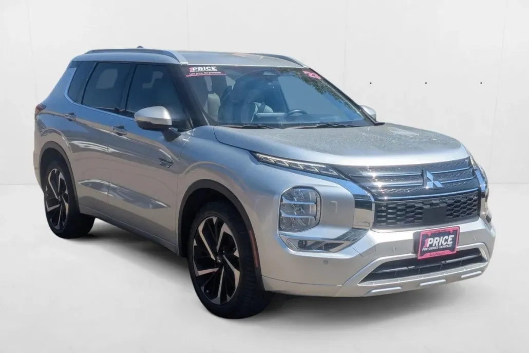 2023 Mitsubishi Outlander PHEV SEL photo 1