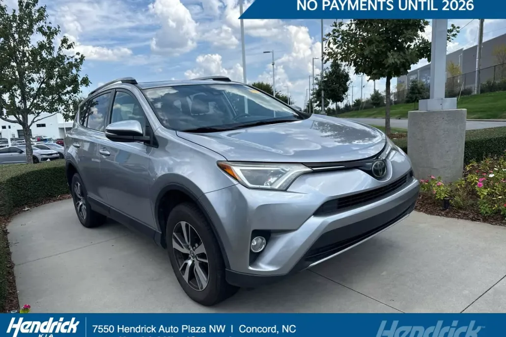 2018 Toyota RAV4 XLE photo 1