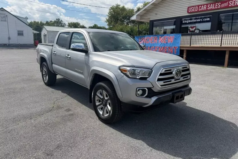 2019 Toyota Tacoma Limited Short Bed photo 1
