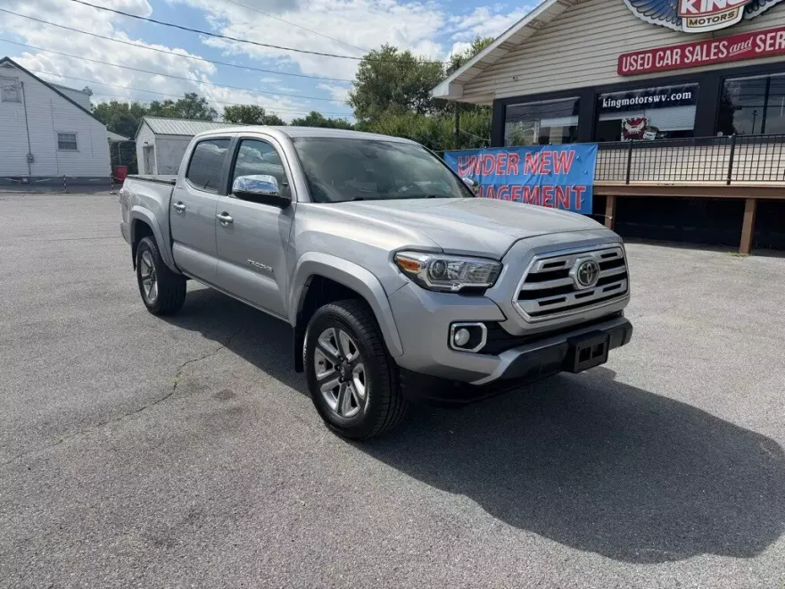 2019 Toyota Tacoma Limited Short Bed photo 1