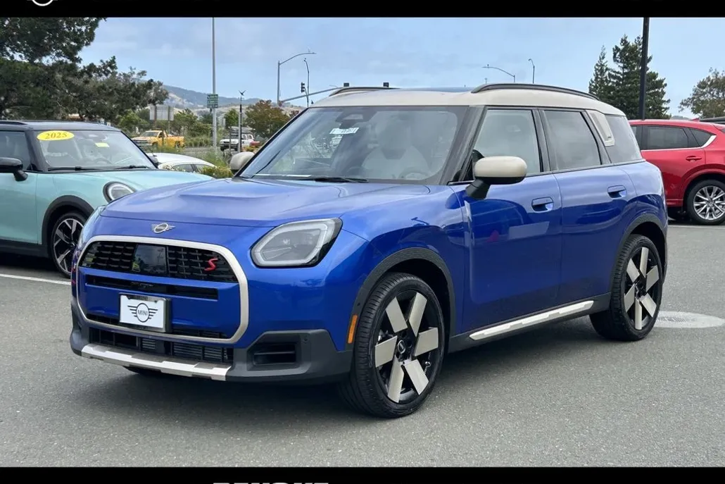2025 Mini Countryman S ALL4 Iconic photo 1