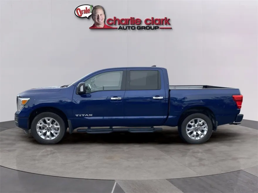 2023 Nissan Titan SV photo 1