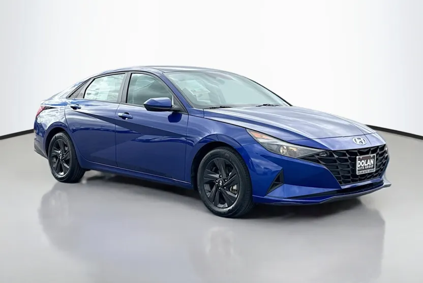 2023 Hyundai Elantra SEL photo 1