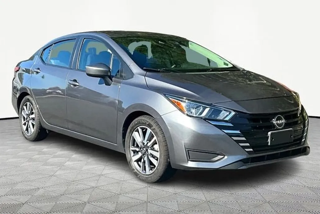 2023 Nissan Versa 1.6 SV photo 1