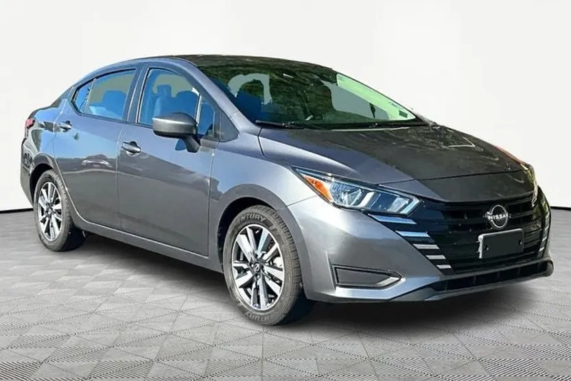 2023 Nissan Versa SV photo 1
