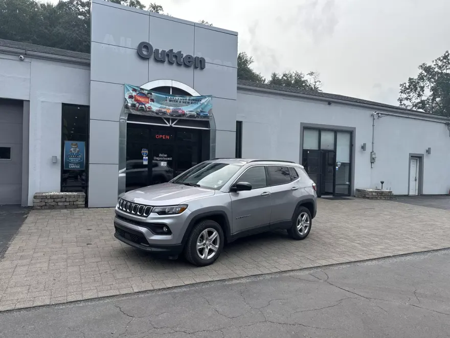 2024 Jeep Compass Latitude photo 1