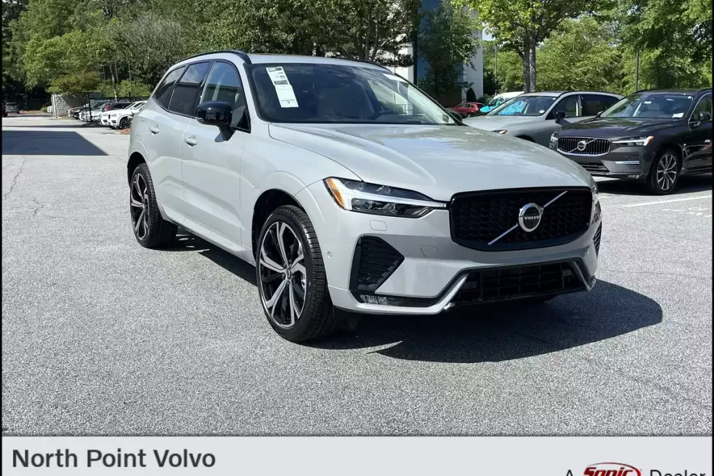 2025 Volvo XC60 B5 photo 1
