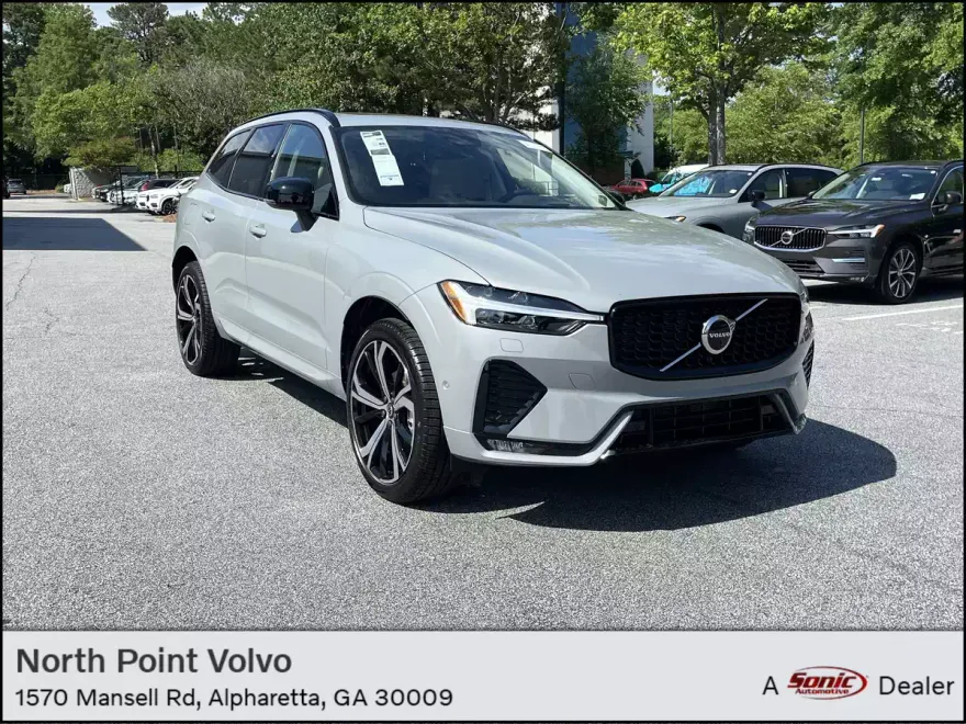 2025 Volvo XC60 B5 photo 1