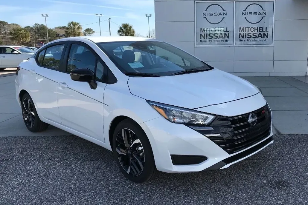 2025 Nissan Versa SR photo 1