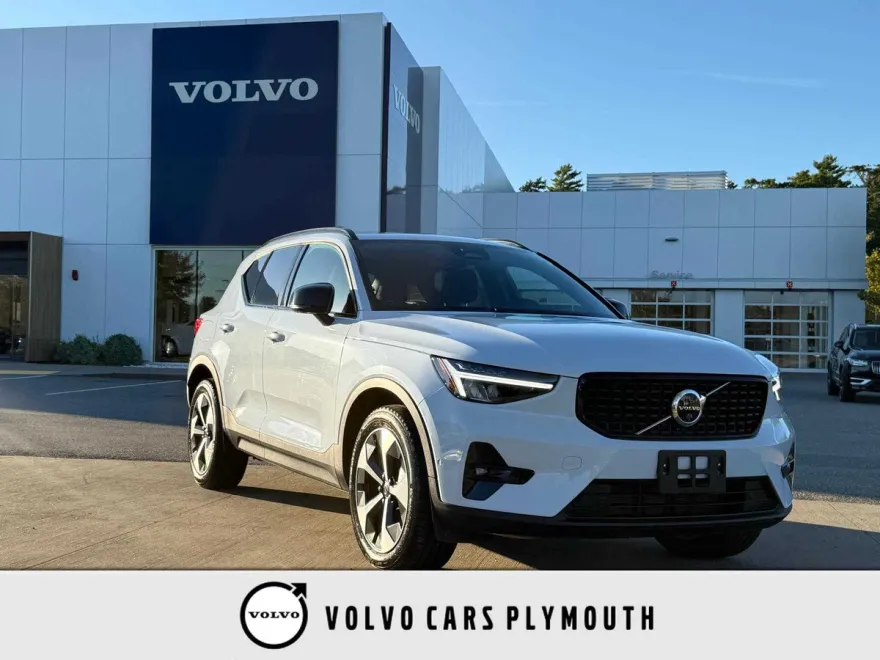 2025 Volvo XC40 Plus photo 1