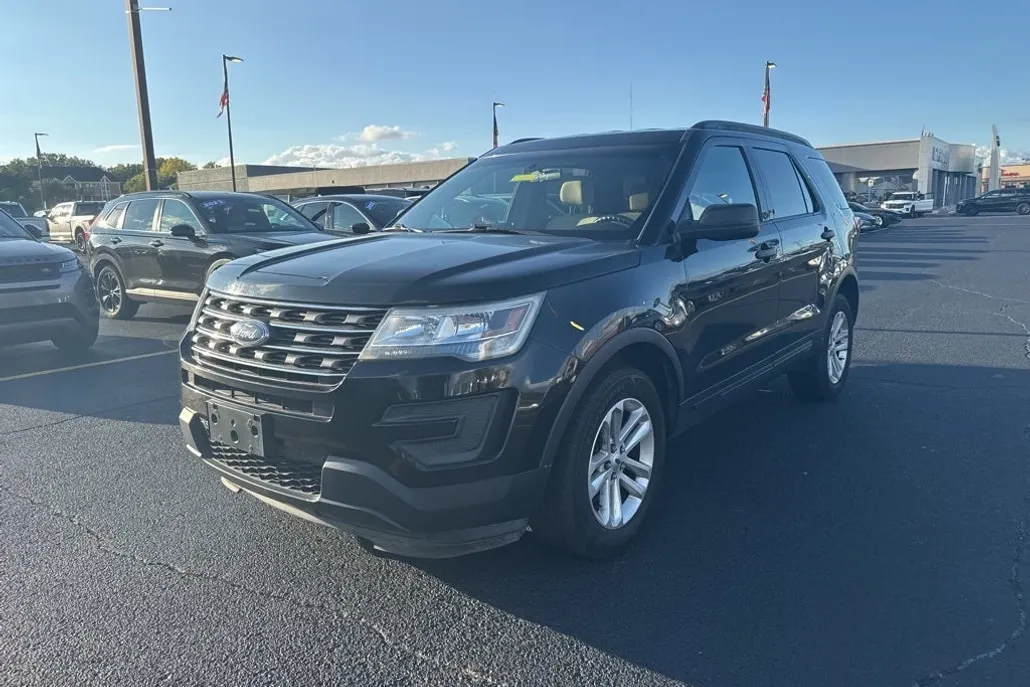 2016 Ford Explorer Base photo 1