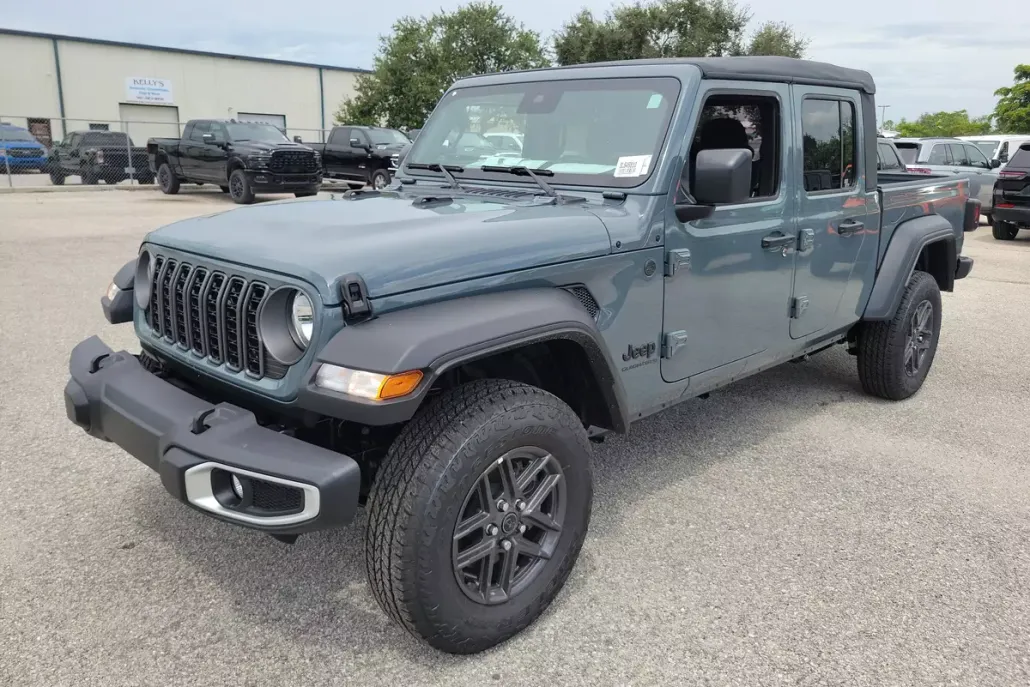 2025 Jeep Gladiator Sport S photo 1