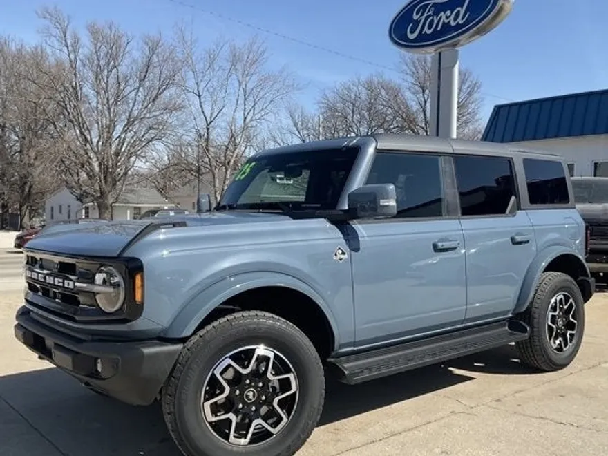 2025 Ford Bronco Outer Banks photo 1