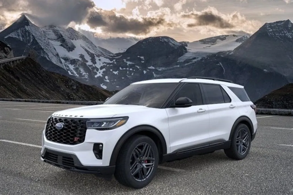 2025 Ford Explorer ST photo 1