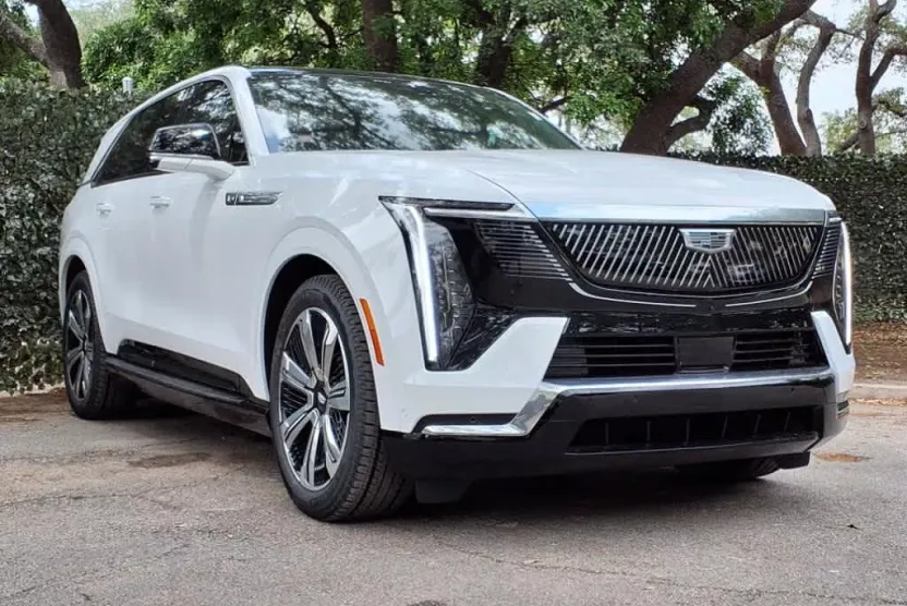 2025 Cadillac Escalade IQ Luxury photo 1