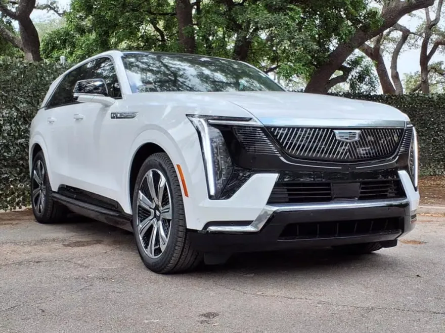 2025 Cadillac Escalade IQ Luxury photo 1