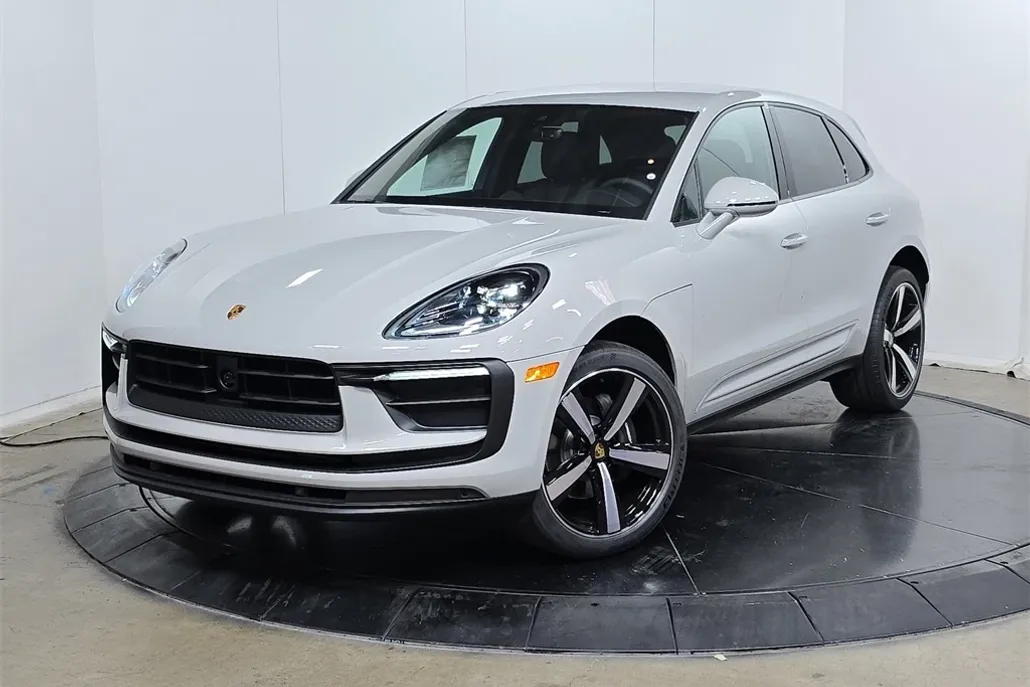 2026 Porsche Macan T photo 1