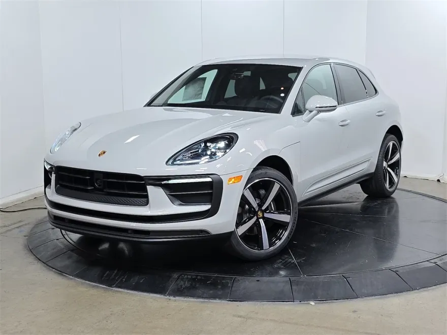 2026 Porsche Macan T photo 1