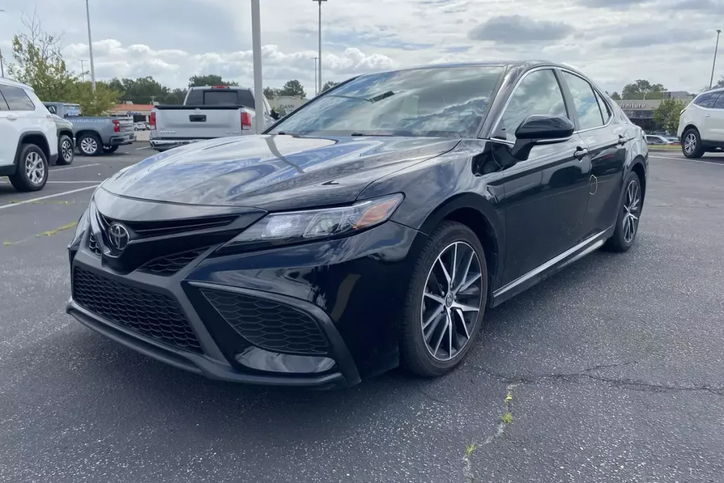 2023 Toyota Camry SE photo 1
