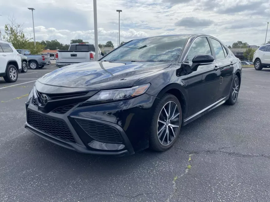 2023 Toyota Camry SE photo 1