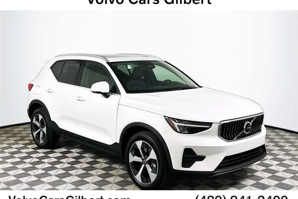 2025 Volvo XC40 AWD Core photo 1