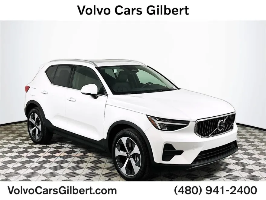 2025 Volvo XC40 AWD Core photo 1