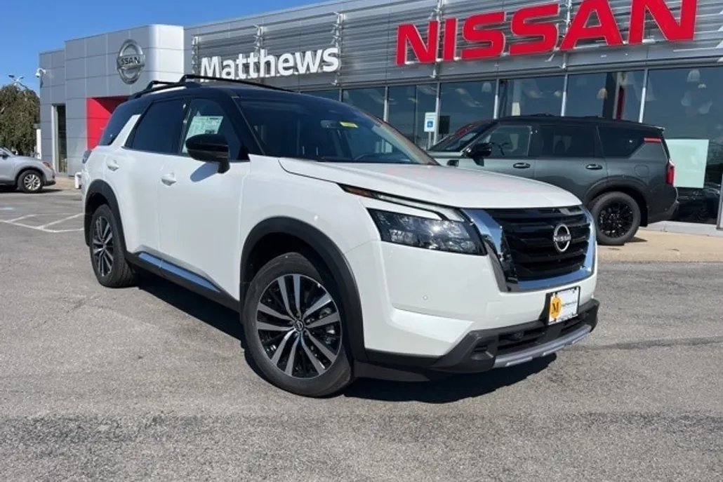 2025 Nissan Pathfinder Platinum photo 1