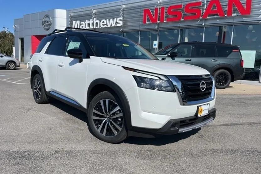 2025 Nissan Pathfinder Platinum photo 1