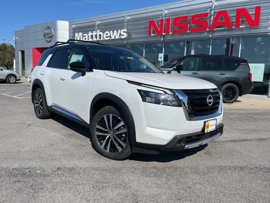2025 Nissan Pathfinder Platinum photo 1